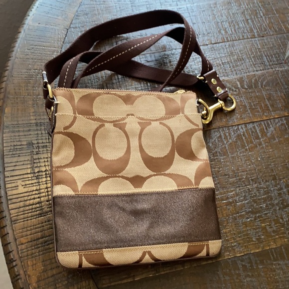 Coach Crossbody purse just use a couple times - Picture 3 of 4